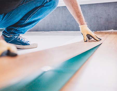 man installing vinyl laminate